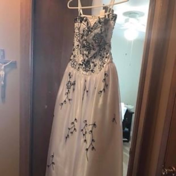 Graduation/ Prom Dress - Picture 2 of 3